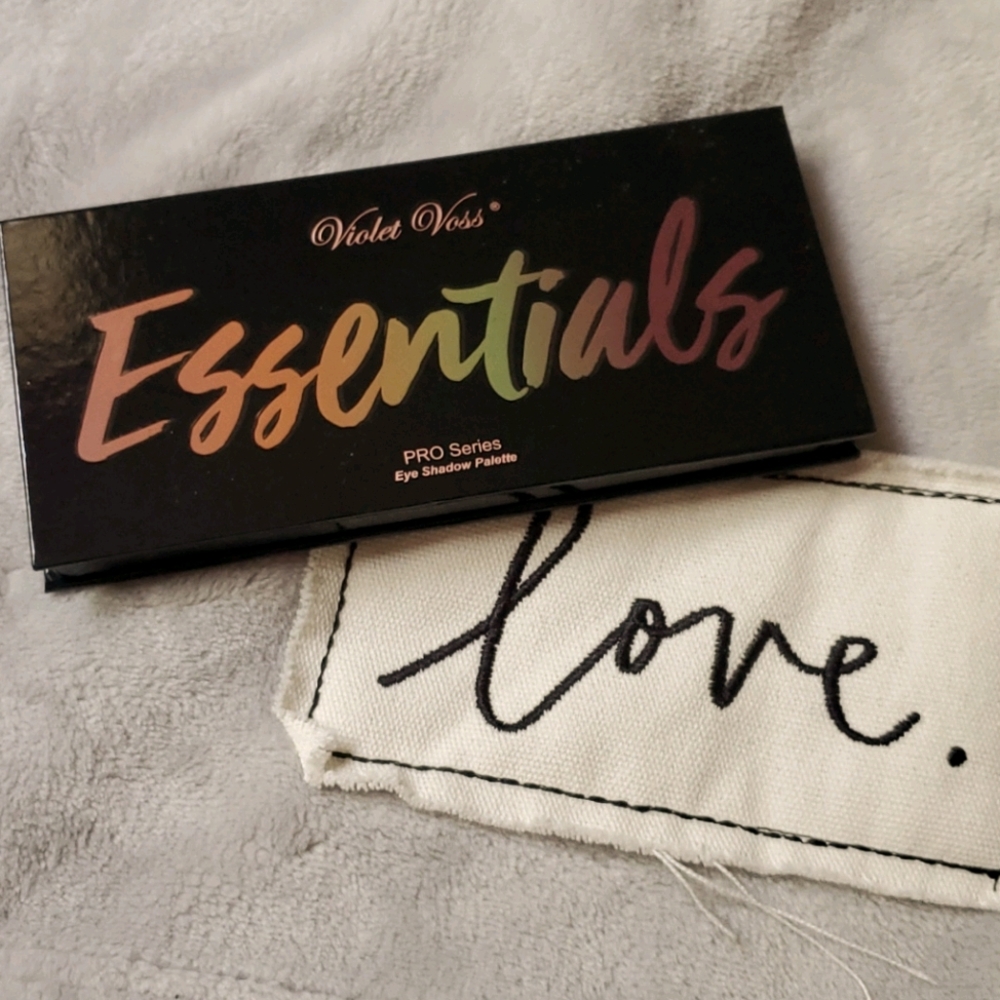 Violet Voss Pro Series Eye Shadow palette